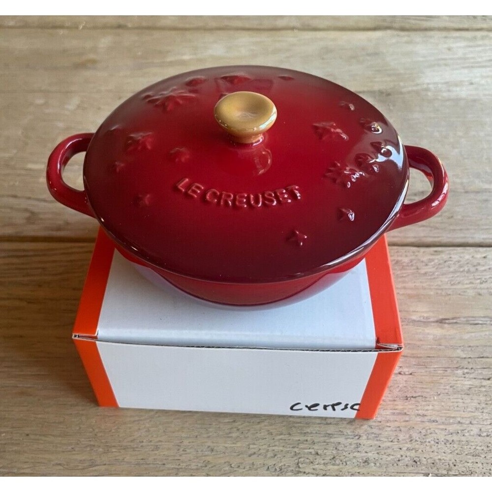 Le Creuset Stoneware Mini Marmite Star Relief w/golden knob 12cm Cerise NEW